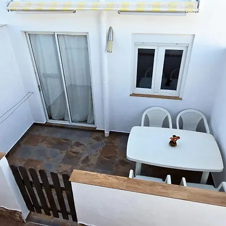 Casa Roja 3 - Quiet Resort, Central, Parking Apartment