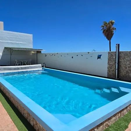 Casa Roja 3 - Quiet Resort, Central, Parking *