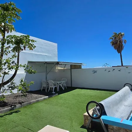 Casa Roja 3 - Quiet Resort, Central, Parking Apartment