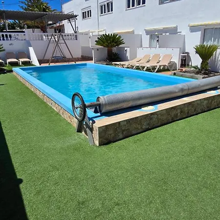 Casa Roja 3 - Quiet Resort, Central, Parking Apartment