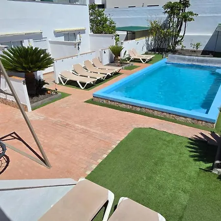 Casa Roja 3 - Quiet Resort, Central, Parking アパート